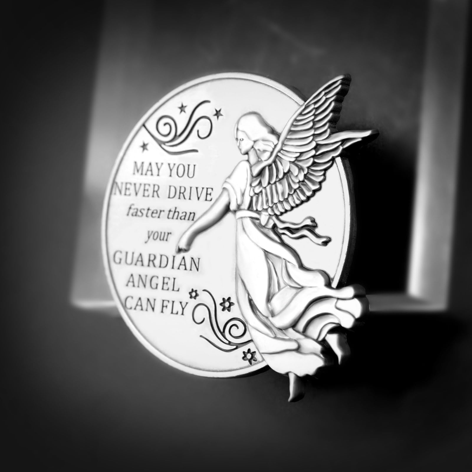Anwlki Car Guardian Angel Visor Clip Guardian Angel Medal Accessories Bless Driving Safety Religious Gift for Parent, Family, Friend, Driver (1)
