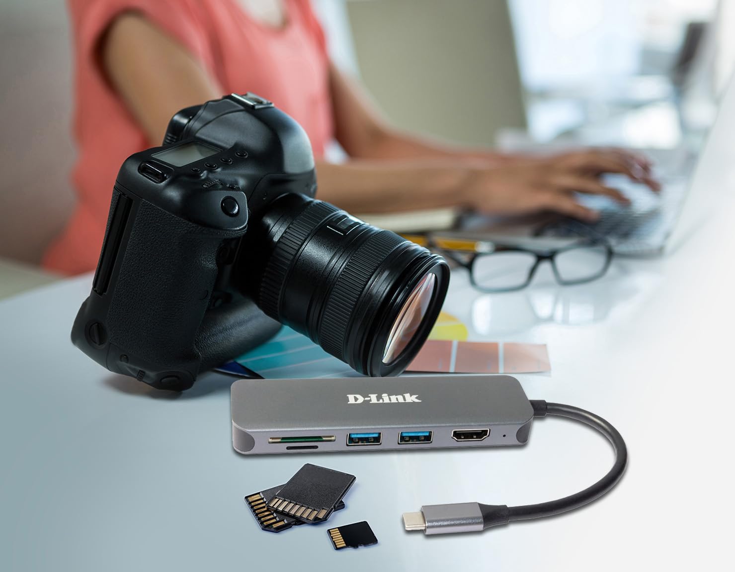 D-Link DUB-2327 Hub USB-C 6 w 1 z zasilaczem (PD 60W), HDMI 4K, 2 porty USB 3.0, czytnik kart SD/MicroSD do komputerów PC, MacBook Pro, MacBook Air, iPad Pro, Chromebook, Surface Pro i innych