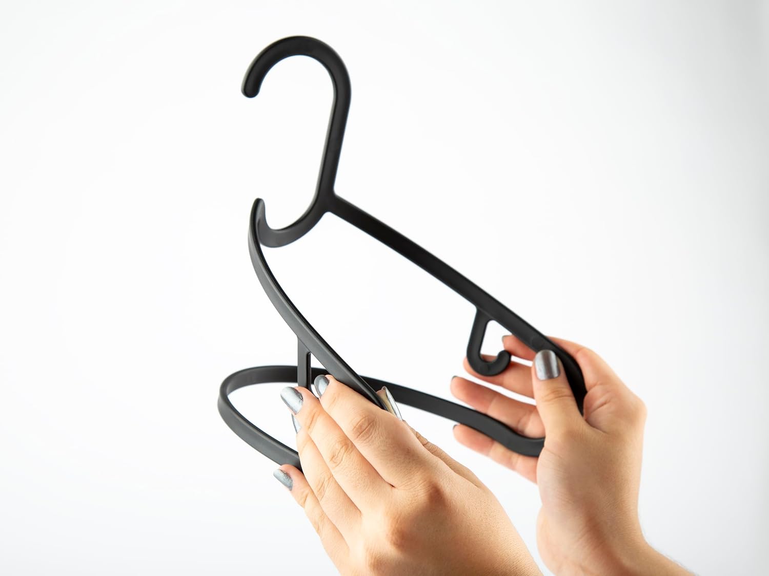 Bla Thin Plastic Hanrs, Lightweight Yet Sturdy, Space-Saving Clothes