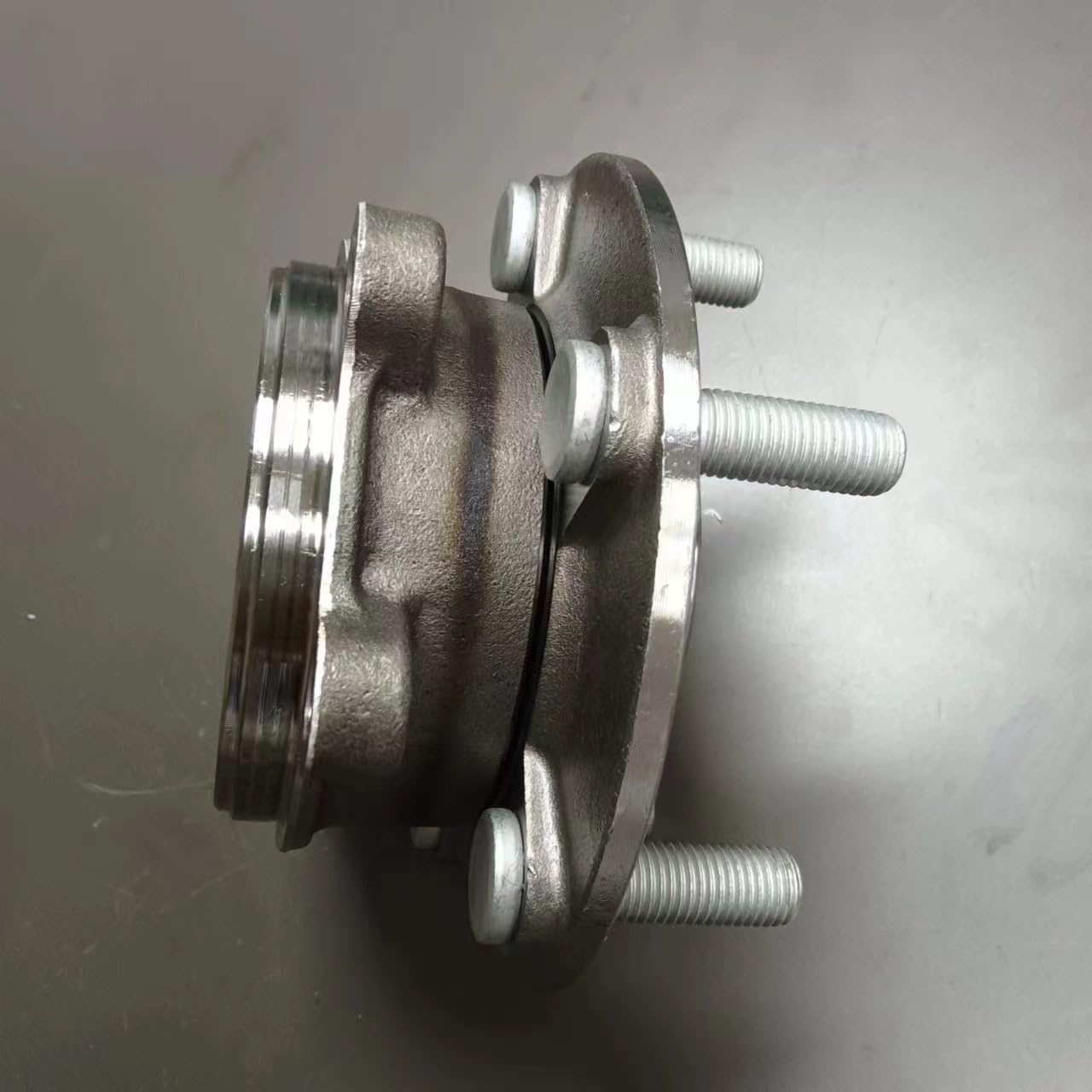 Moyeu de roue avant B45A-33-04X pour un remplacement fiable