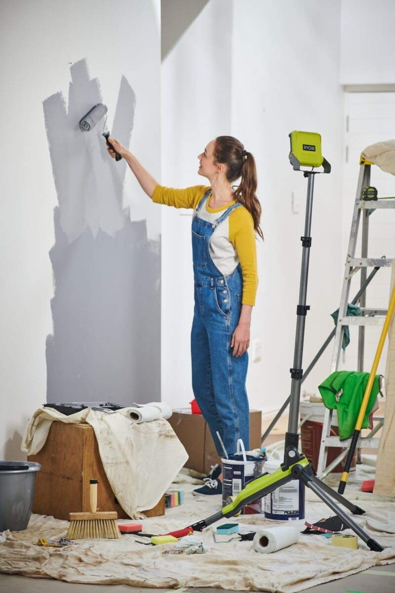 Faro LED Ryobi R18TL-0 Con Treppiede | 2700 Lumen | Batteria 18V ONE+ | Altezza Regolabile 0.6-1.7m