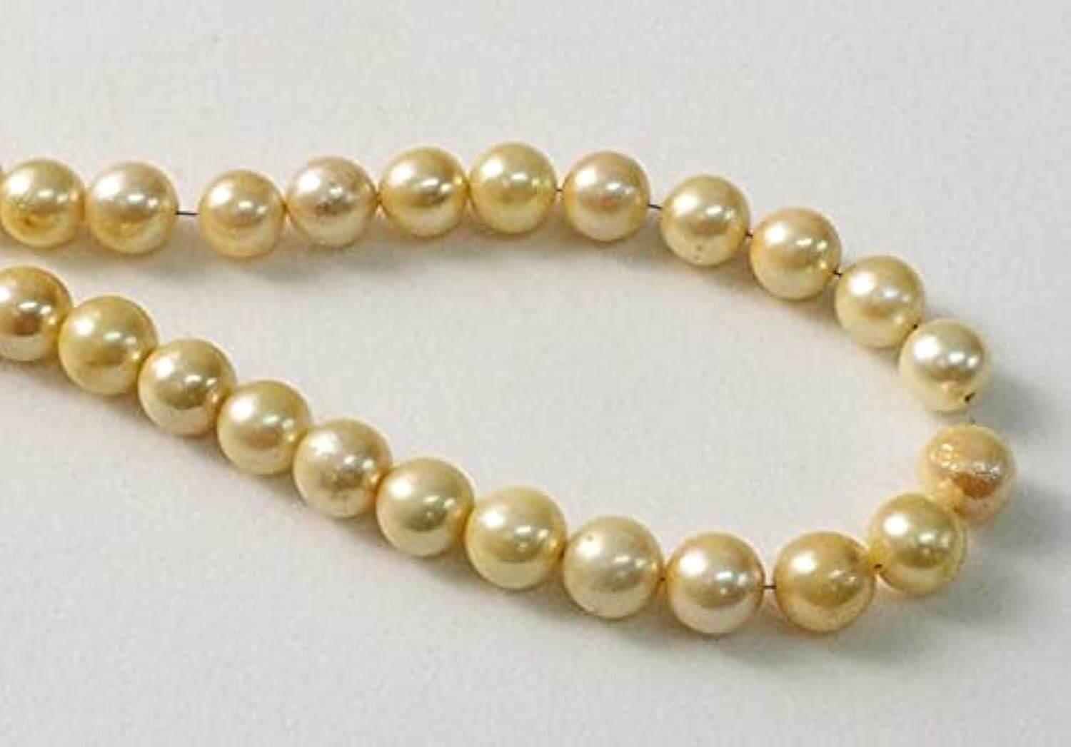 Perles de Mers du Sud de culture dorées LKBEADS pour sublimer vos tenues de soirée élégantes