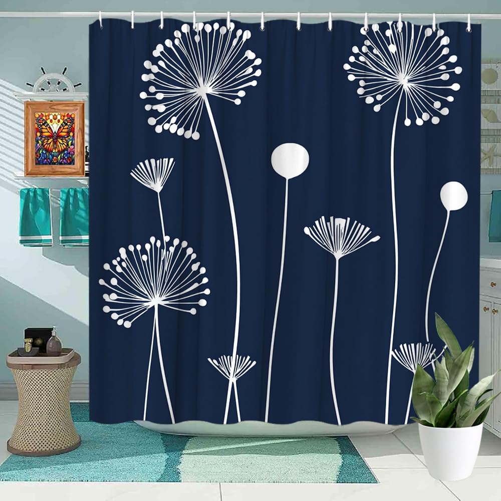 Rideau de douche bleu à motif floral pour créer une ambiance spa relaxante à la maison