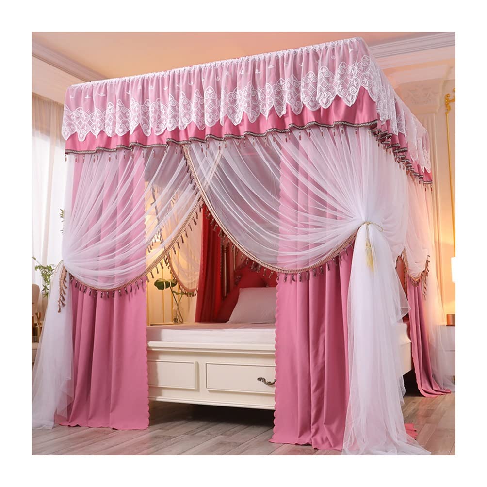 Chambre de princesse romantique avec la moustiquaire de lit en dentelle bleue