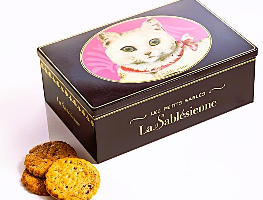 Miniatura 2 de La Sablésienne, White Cat (Chat Blanc) - Lata de metal decorativa de galletas de mantequilla francesa pura con chispas de chocolate, 8.8 onzas,