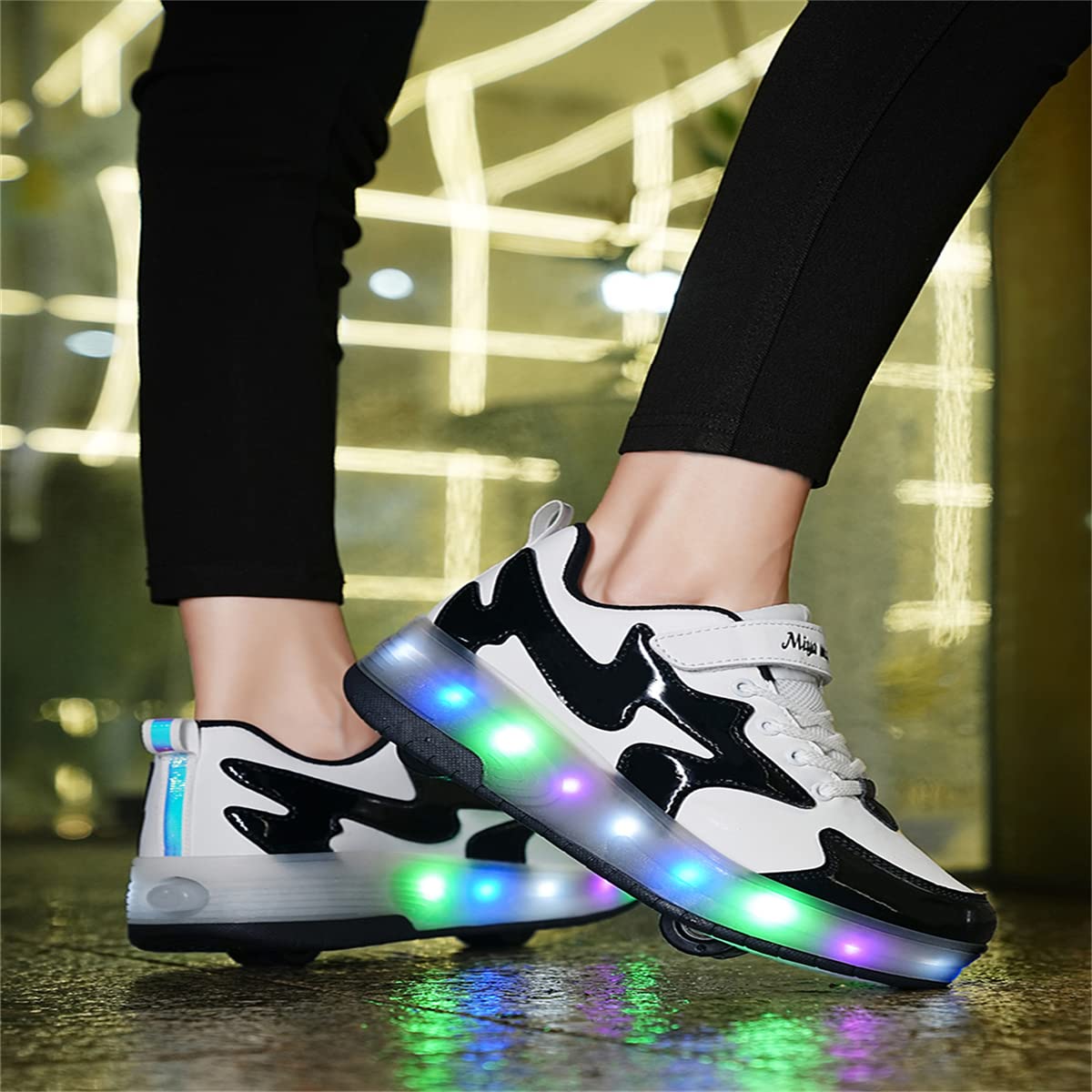 Kinder LED Licht Skateboardschuhe mit Rollen Drucktaste Einstellbare Inline Skates Outdoor Sport Fitnessschuhe