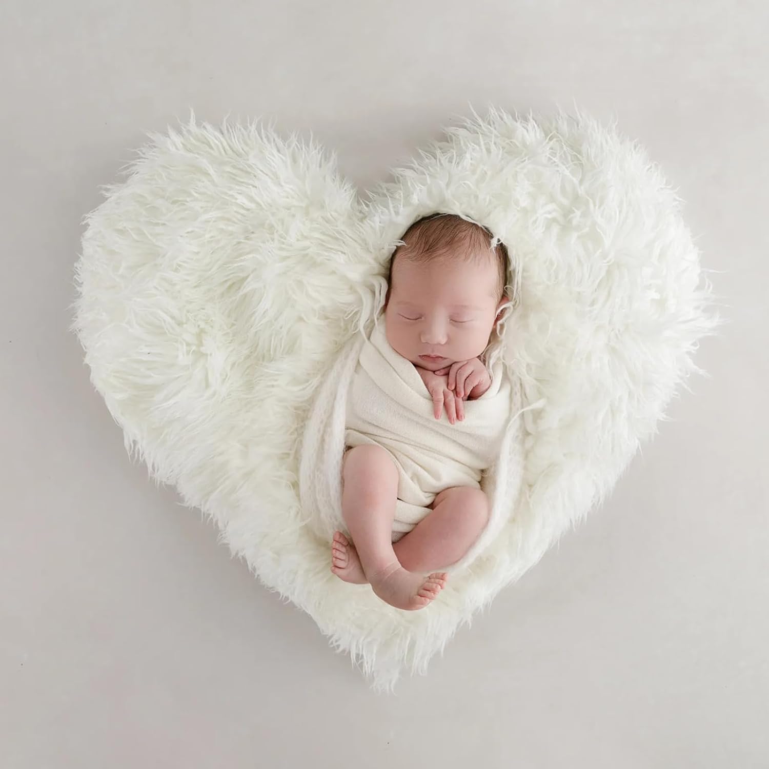 Newborn Photography Props Heart Shaped Fluffy Rug, 23.6" x 19.7" White Faux Fur Blanket for Baby Photo Shoot, Infant Boy Girl Photo Blanket for Studio & Home