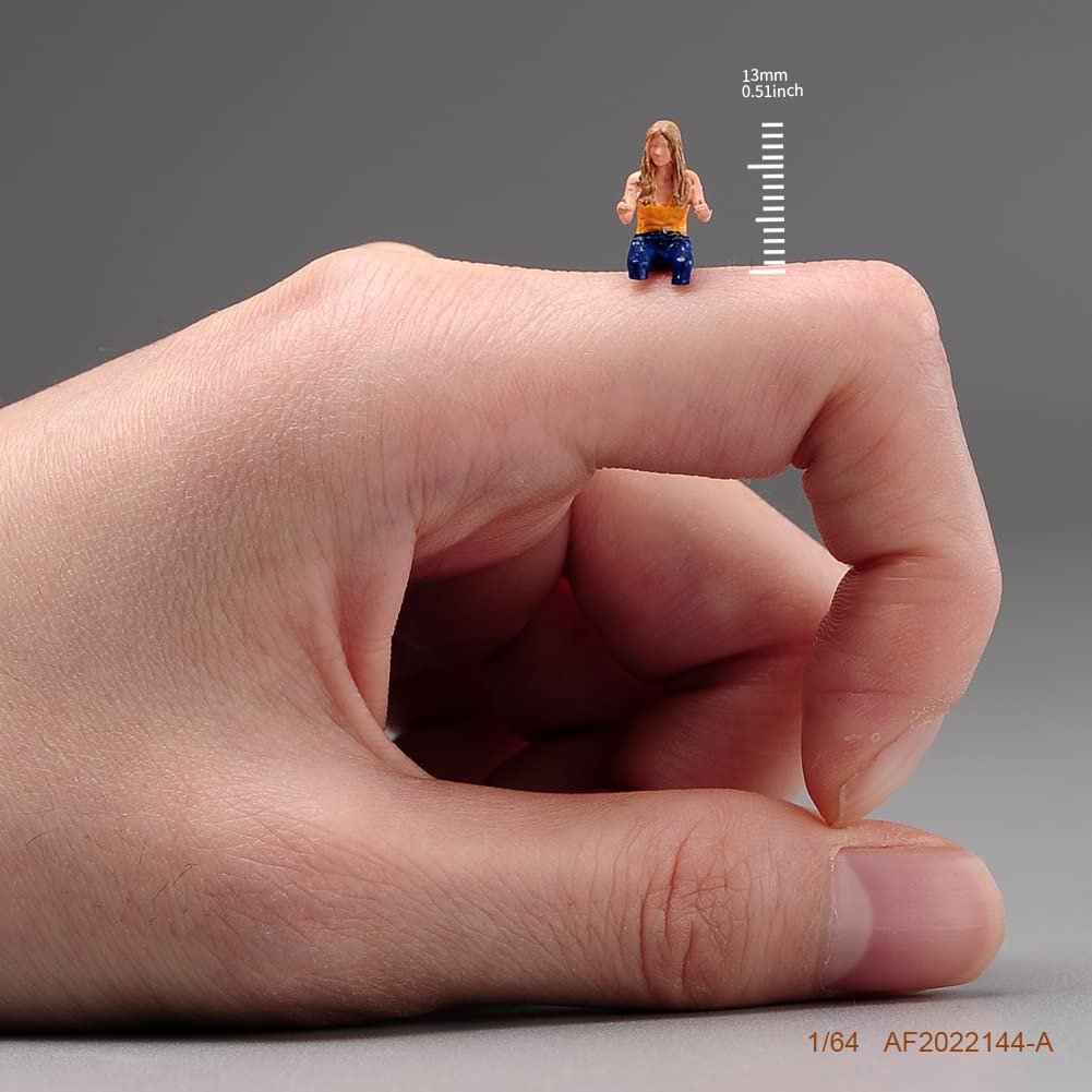 1:64 Scale Driving Girl Toy Miniature People Figurines Tiny People Miniature Figure Diorama Scene Buildings Train Resin Figurines Model Doll for Car Vehicles (Driving Girl)