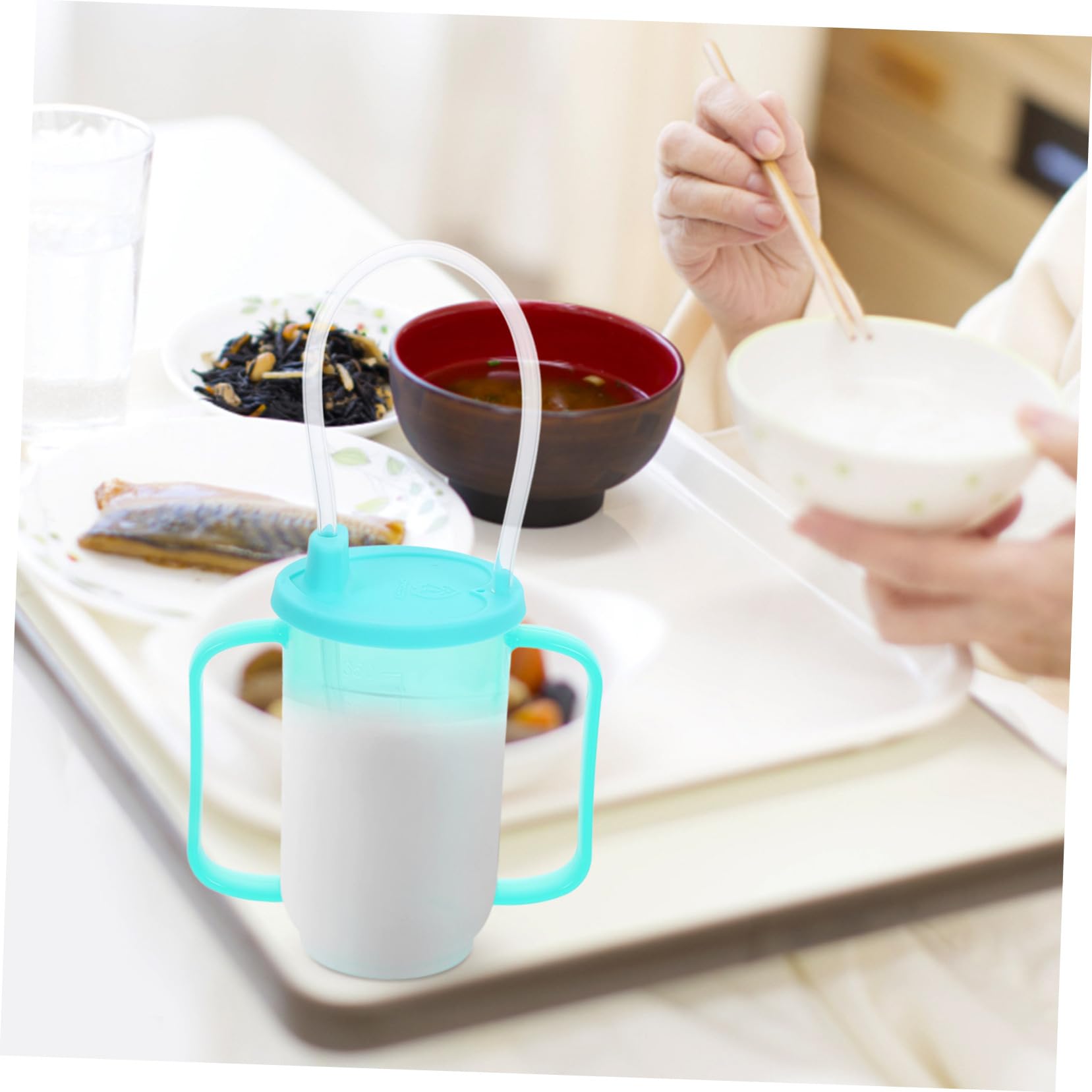 Mikikit Kubek Niekapek Odporny Na Zalanie Kubek Niekapek 350 Ml Seniorów Z Miarką Niekapek Osób Starszych Adaptacyjny Kubek Do Picia Z Uchwytami Obłożnie Chorych Pacjentów