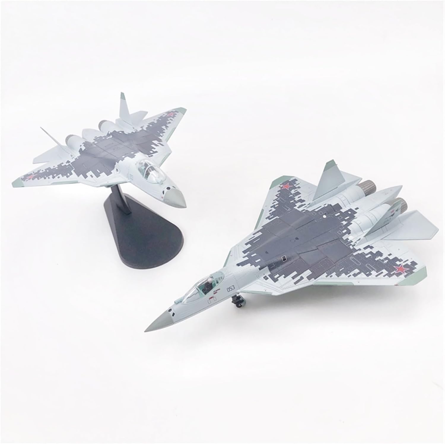 Die Cast Plane 1:100 for SU57 Fighter Metal Die Cast Simulation Alloy Passenger Aircraft Model Desktop Decoration Gift Finished Metal Airplane