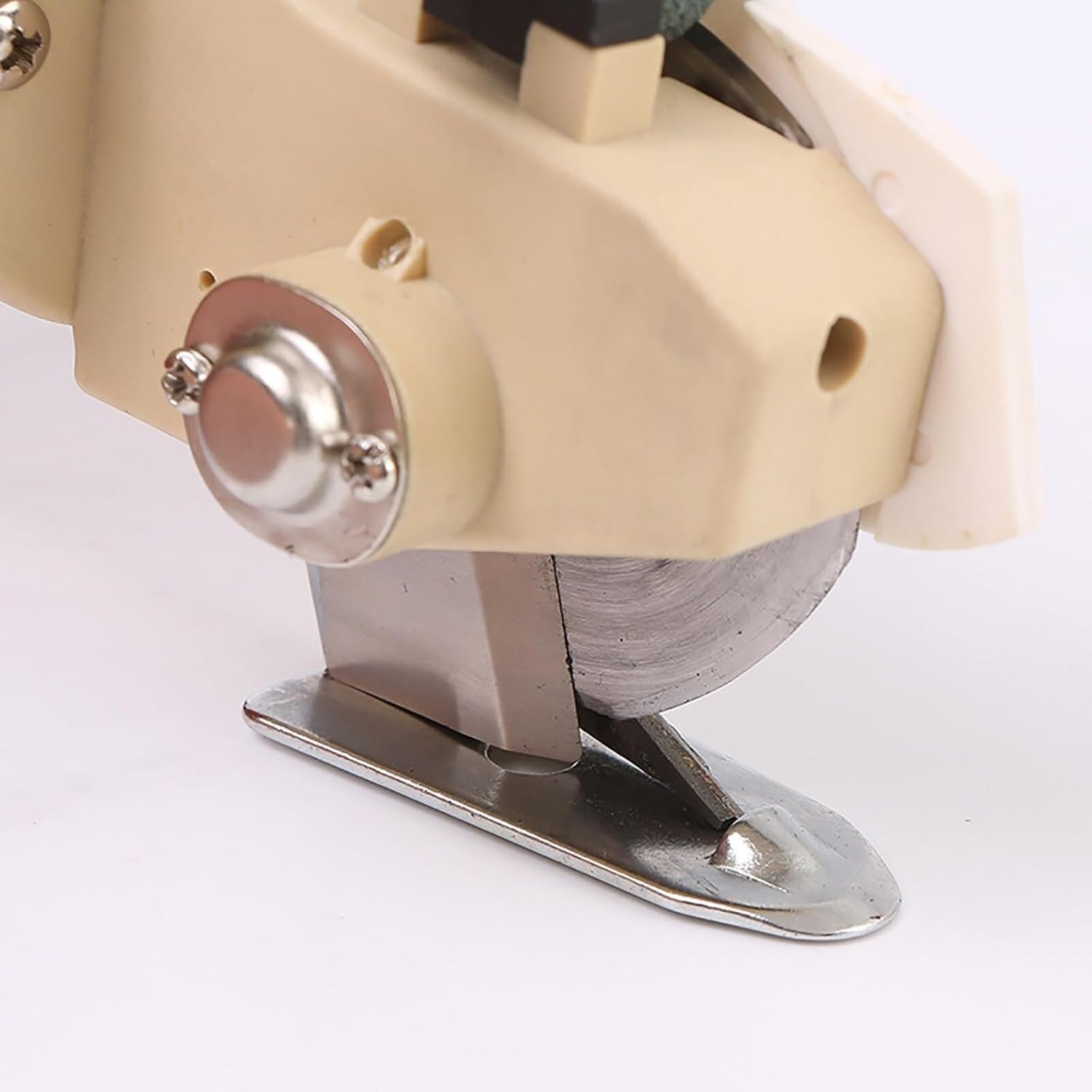 Electric Fabric Rotary Cutter with Automatic Sharpening Function, Multi-Layer Electric Fabric Scissors, 65mm Blade and 15mm Cutting Thickness, Long Service Life, for Carpet, Leather, Rubber