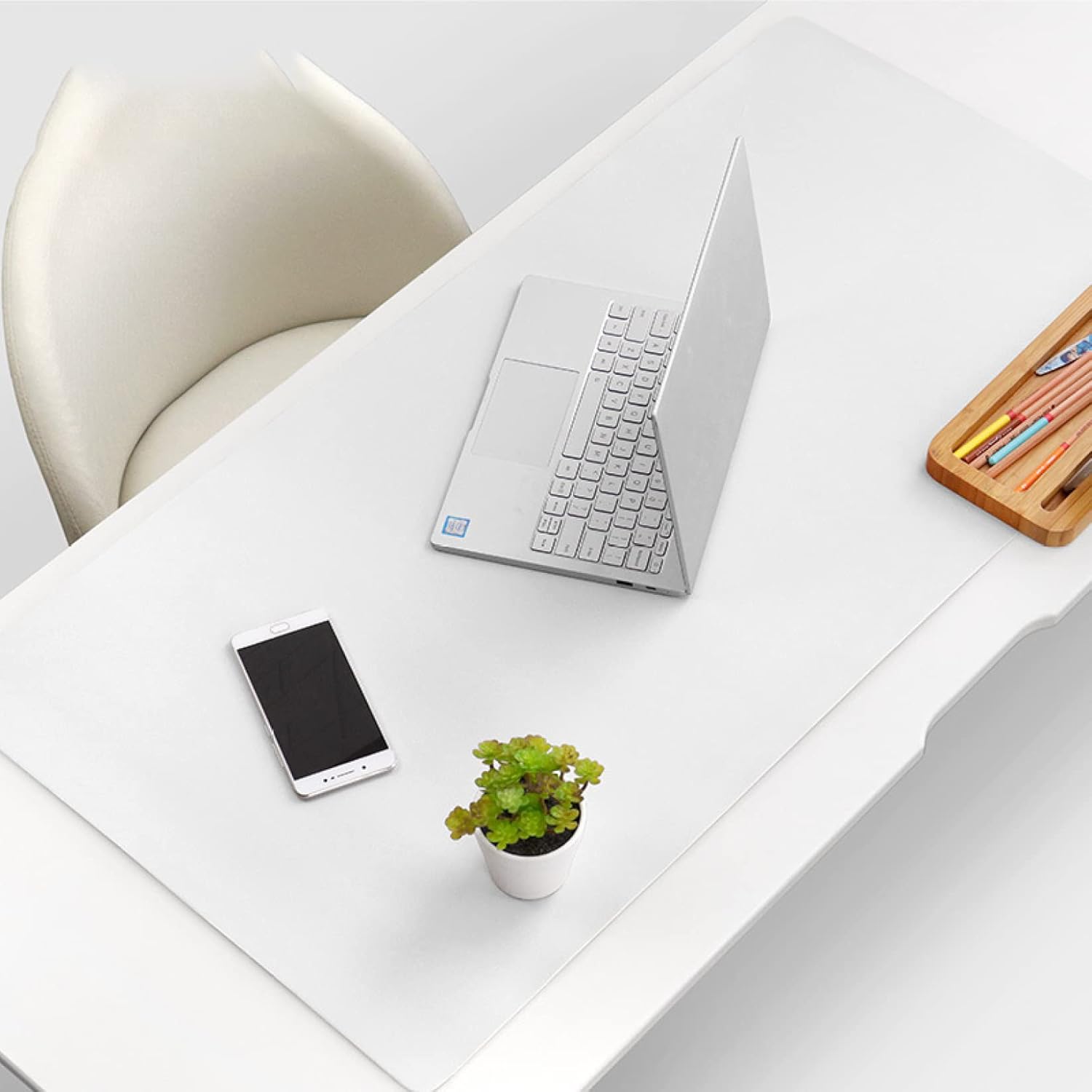 デスクマット 60 30cm 大判 ペンのインクも消せる 大きい おしゃれ マウスマット Puレザー 男女兼用 カラー 学習机 勉強机 ホーム用 撥水 防油 マウスパッド ゲーミング 耐油性 防ダニ 抗菌 両面使える 拭ける 滑り止め パソコンマット 机上用品 Pc机マット まとめ買い特価