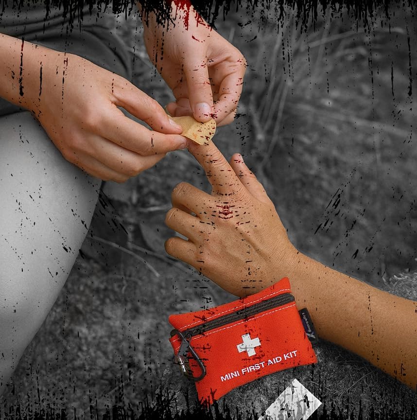 Miniatura 3 de Lightning X Mini Kit de primeros auxilios  Kit médico de emergencia compacto de 20 piezas con mosquetón  Bolsa de primeros auxilios de viaje