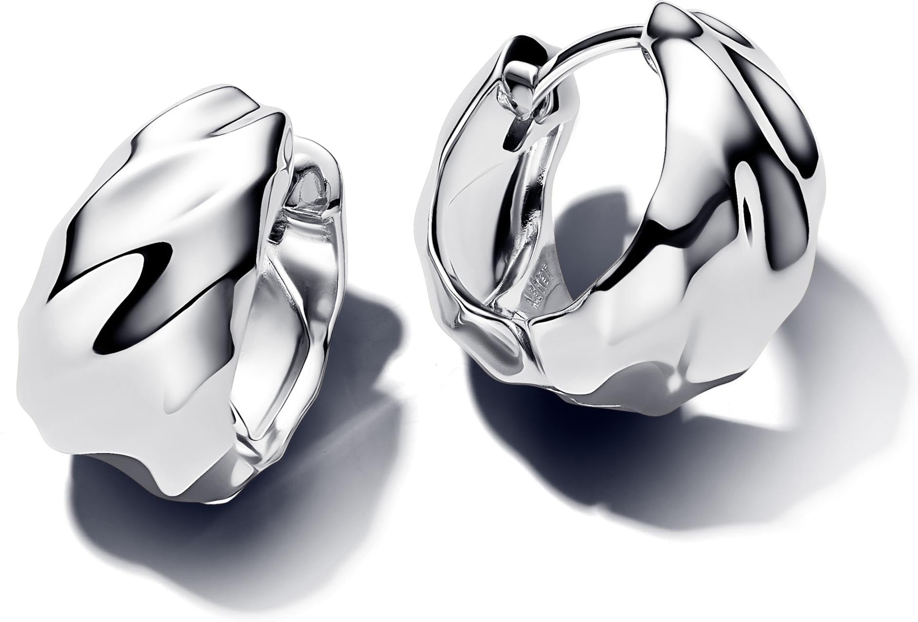 Orecchini a cerchio Pandora Essence 293874C00 onde