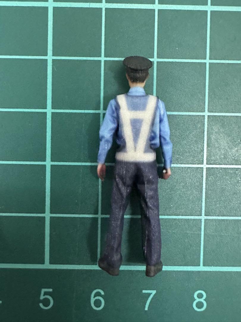 1/18 33-4 男性　フィギュア　完成品　ミニカーに　1/64より大 1/24☆男性☆フィギュア☆完成品☆1/64より大☆ミニカーに☆3D