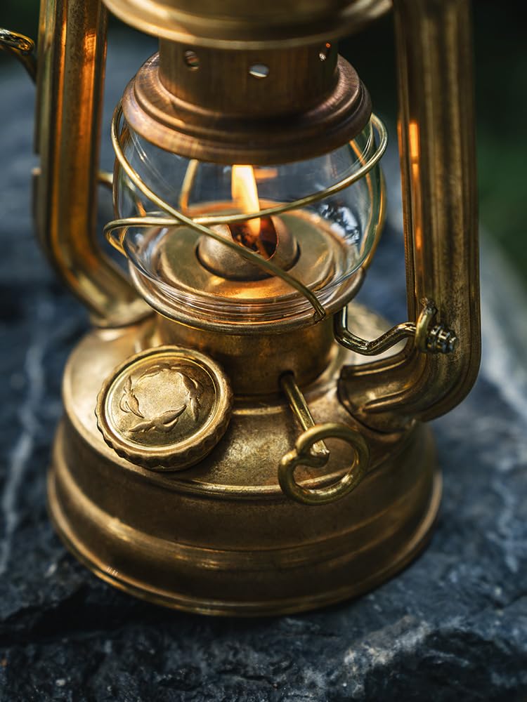 Thous Winds Outdoor Paraffin Lamp Lantern, Hurricane Camping Oil Light, Weatherproof Kerosene Lamp with Stainless Steel, Brass Finish - Image 4