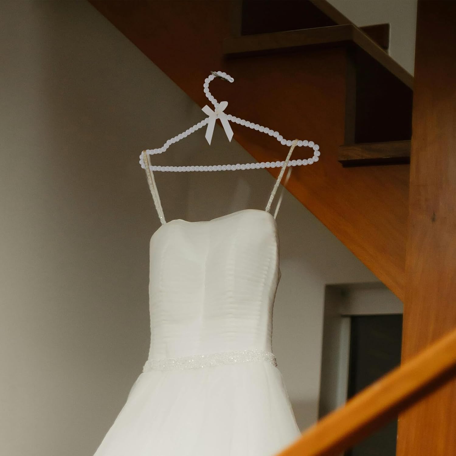 5pcs White Pearl Clothes Hangers 40cm Plastic Drying Rack for Wedding Dress Bridal Organizer, Adult Size Portable Laundry Rack Suitable for Home and Store Display