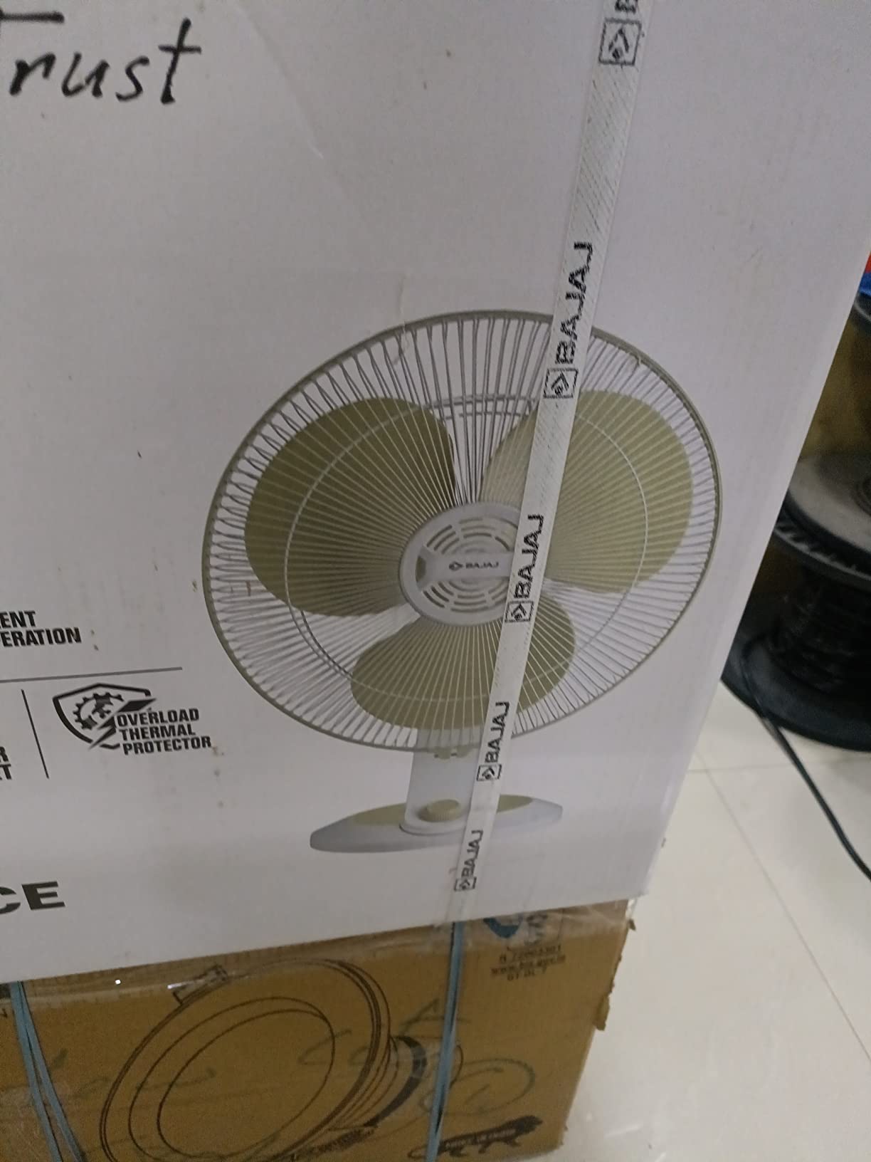 Buy Bajaj Veloce 400 mm Champagne Fizz Table Fan, Regular Online at Low