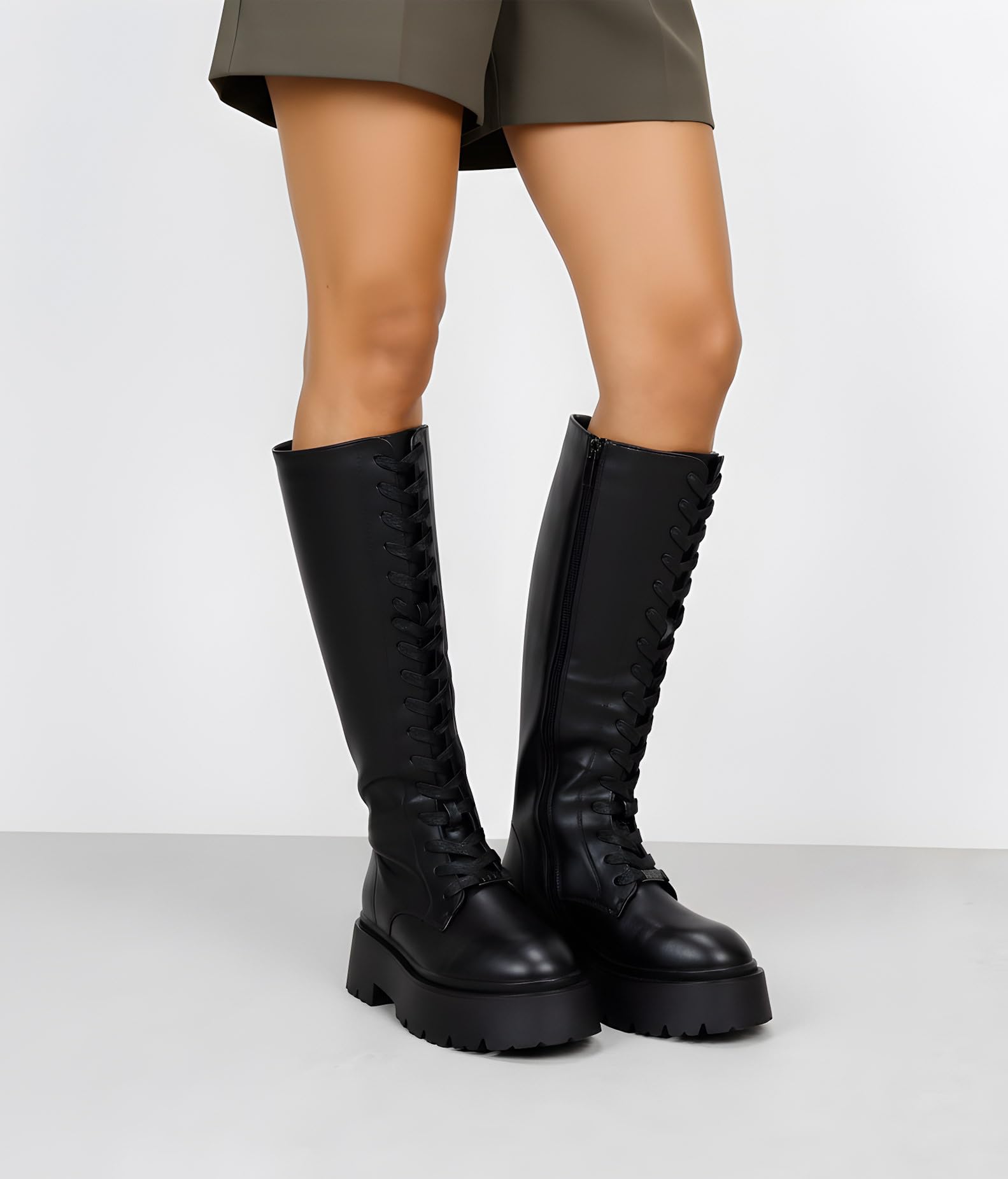 BOSANOVA Botas Altas Estilo Militar para Mujer con Cordones, Tirador Trasero y Suela de Plataforma Dentada. Cierre con Cremallera Interior. Calzado para Mujer