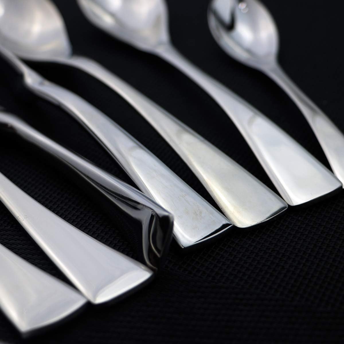 Gugrida Luxury 18/10 Stainless Steel Silverware Set, Knife Fork Spoons Set Serve for 4, 28-Piece (Mirror Poblished,Silver)