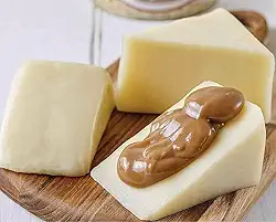 Combo Queijo Minas Meia Cura 1kg + Doce de Leite Pastoso 500g