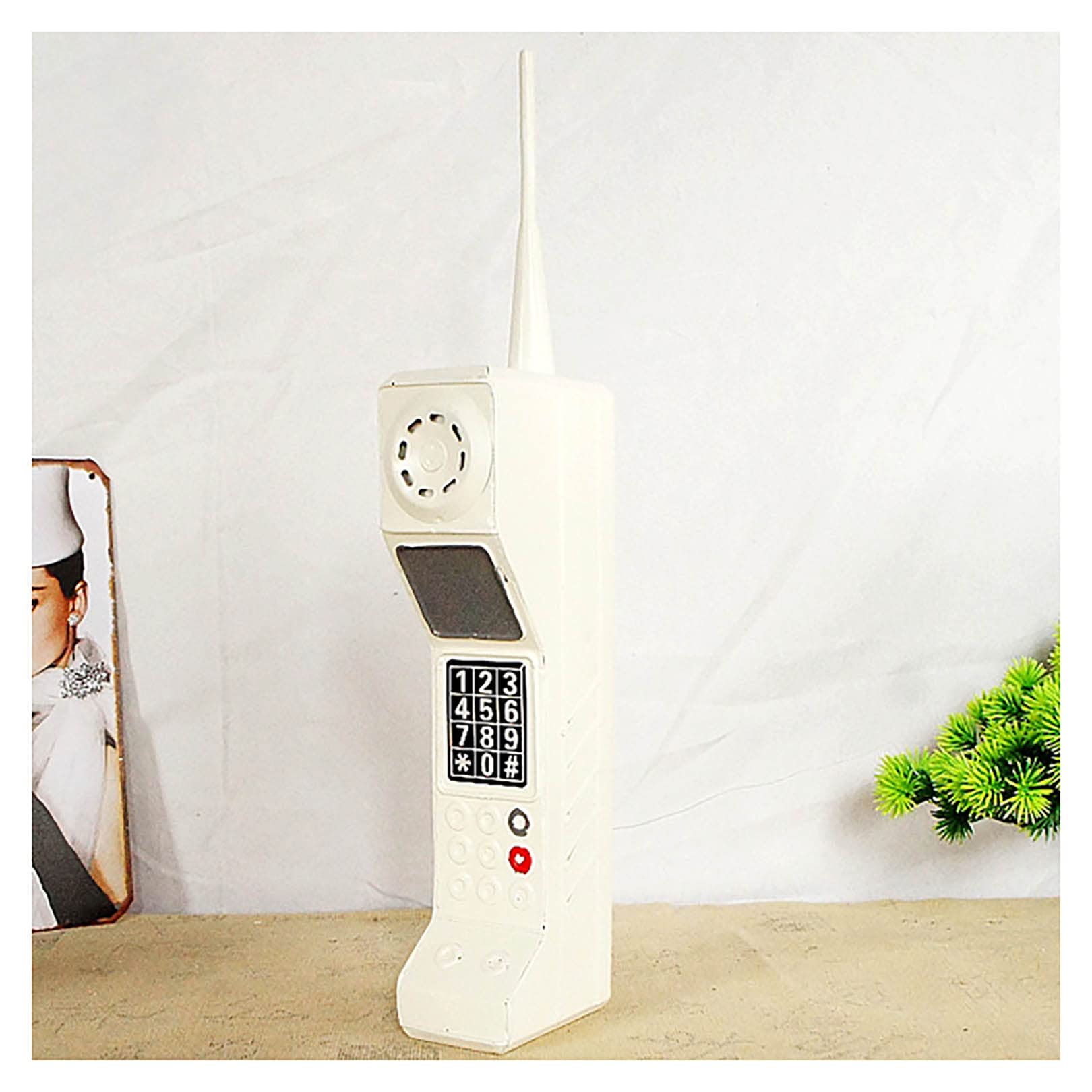 Téléphone rétro vintage d'ornement aux finitions soignées pour décoration