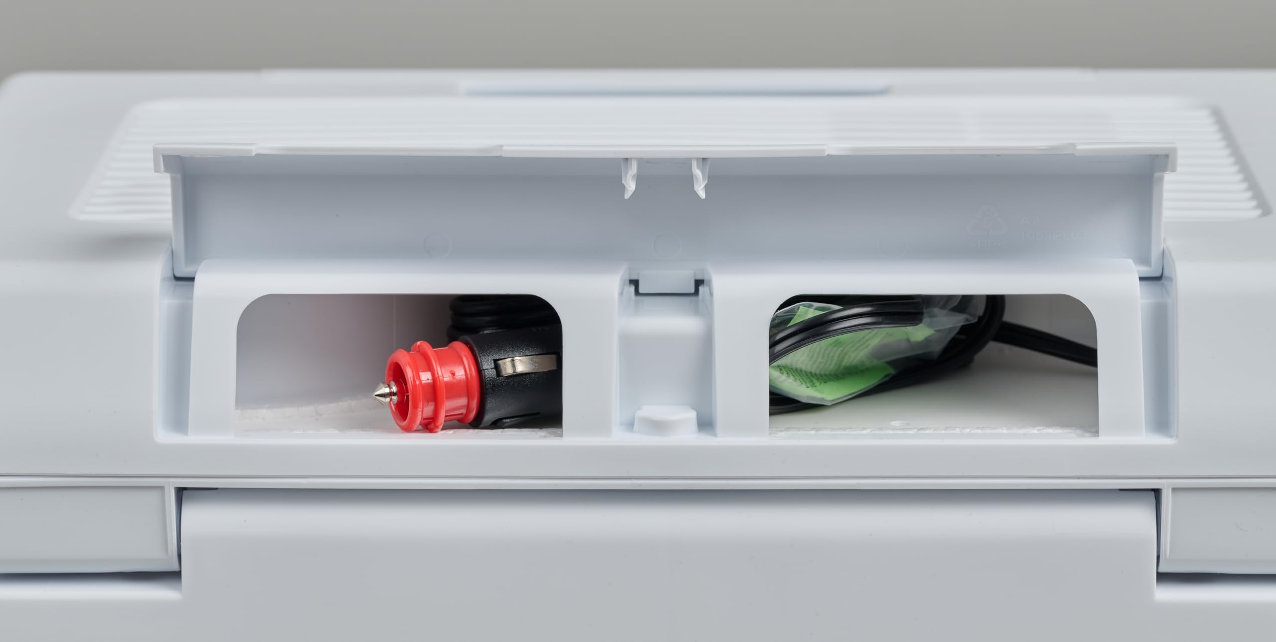 IGLOO IE27DC elektryczna lodówka turystyczna 12V, 27L – kompaktowa lodówka samochodowa na kemping, wakacje, łódź i festiwale, lekka i przenośna, z praktycznym schowkiem na kabel