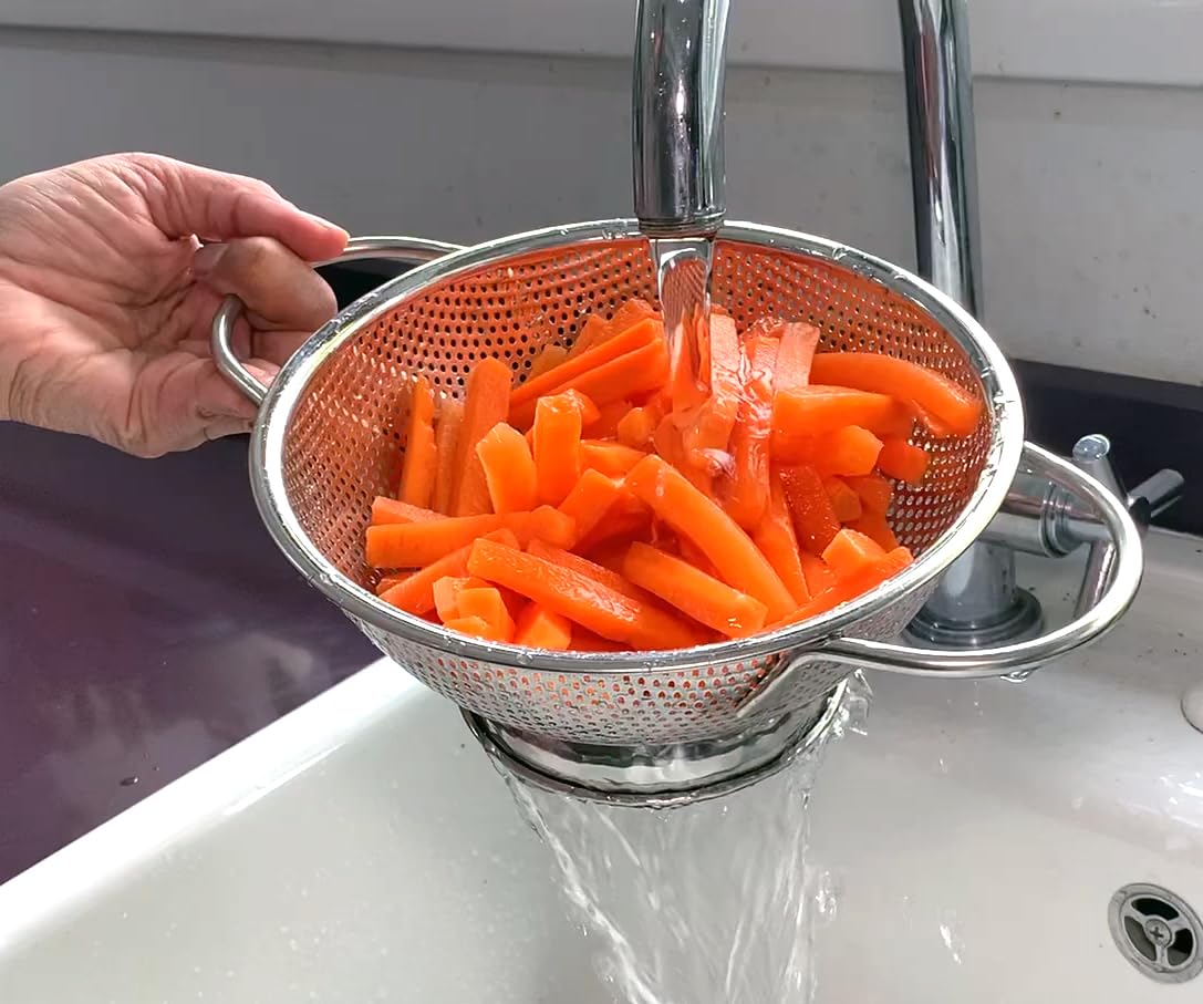 Buckingham Mikroperforiertes Edelstahlsieb für Reis, Spaghetti, Nudeln, Gemüse, Obst, Kochen und Küche, 25,5 cm, Edelstahl, 25.5 cm