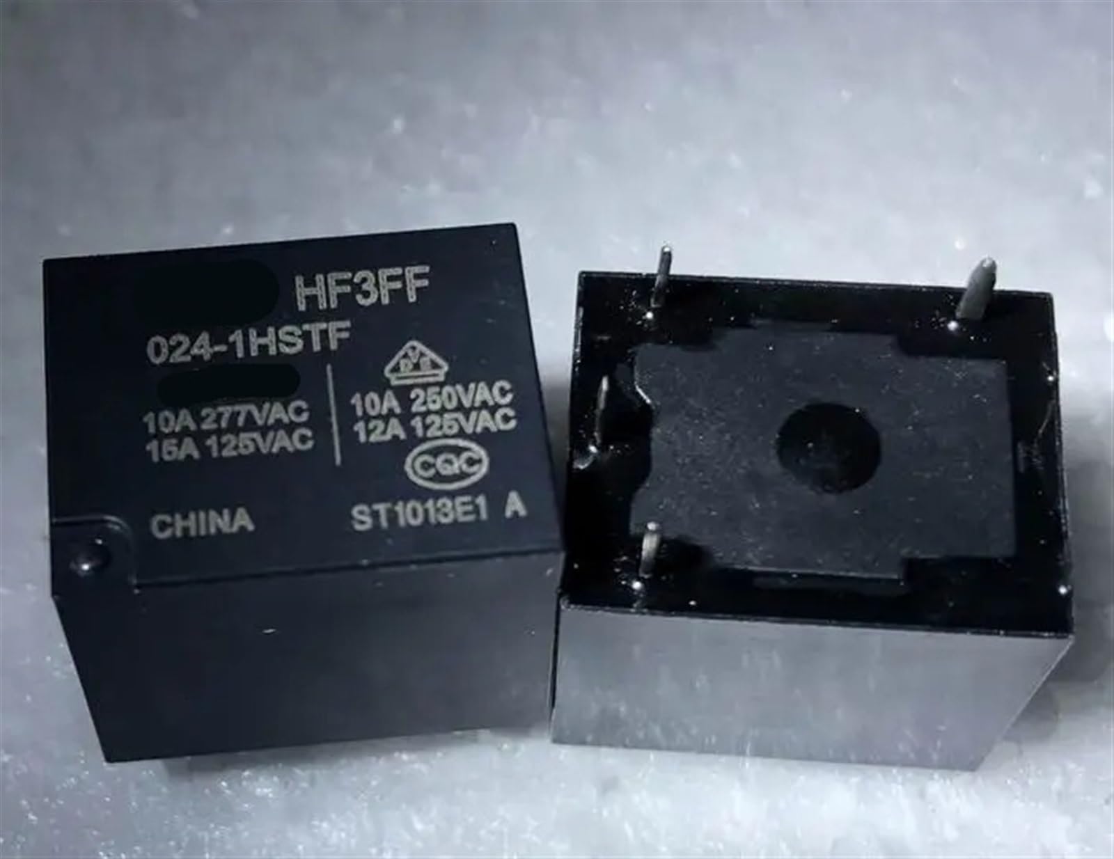 Relé 4 pines HF3FF 024-1HSTF de 24V para control de circuitos de automoción y hogar 3