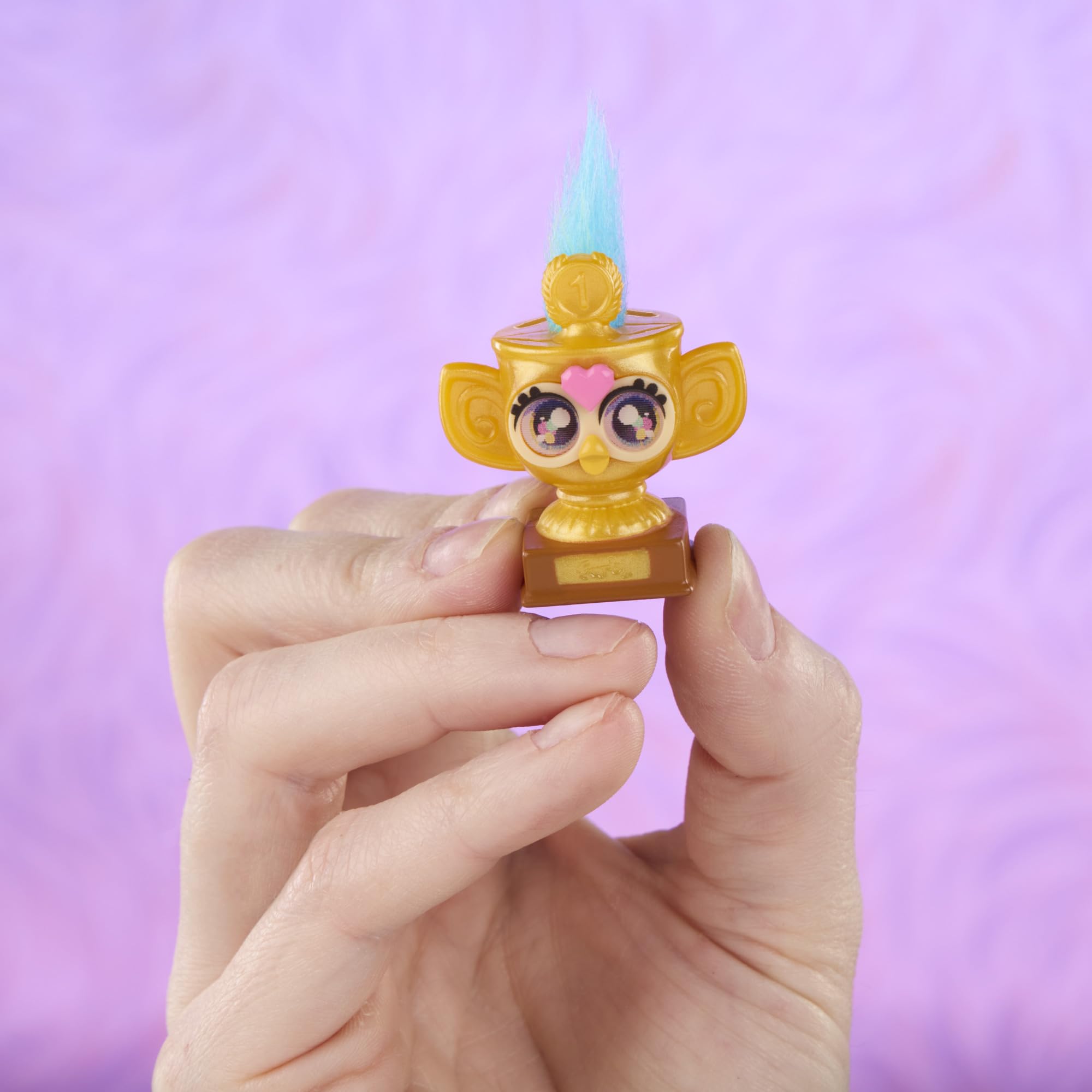 Sześciopak miniaturowych zabawkowych figurek Furby z motywami sportowymi, kolekcjonerskie figurki o wysokości 2,54 cm, wiek: od 5 lat