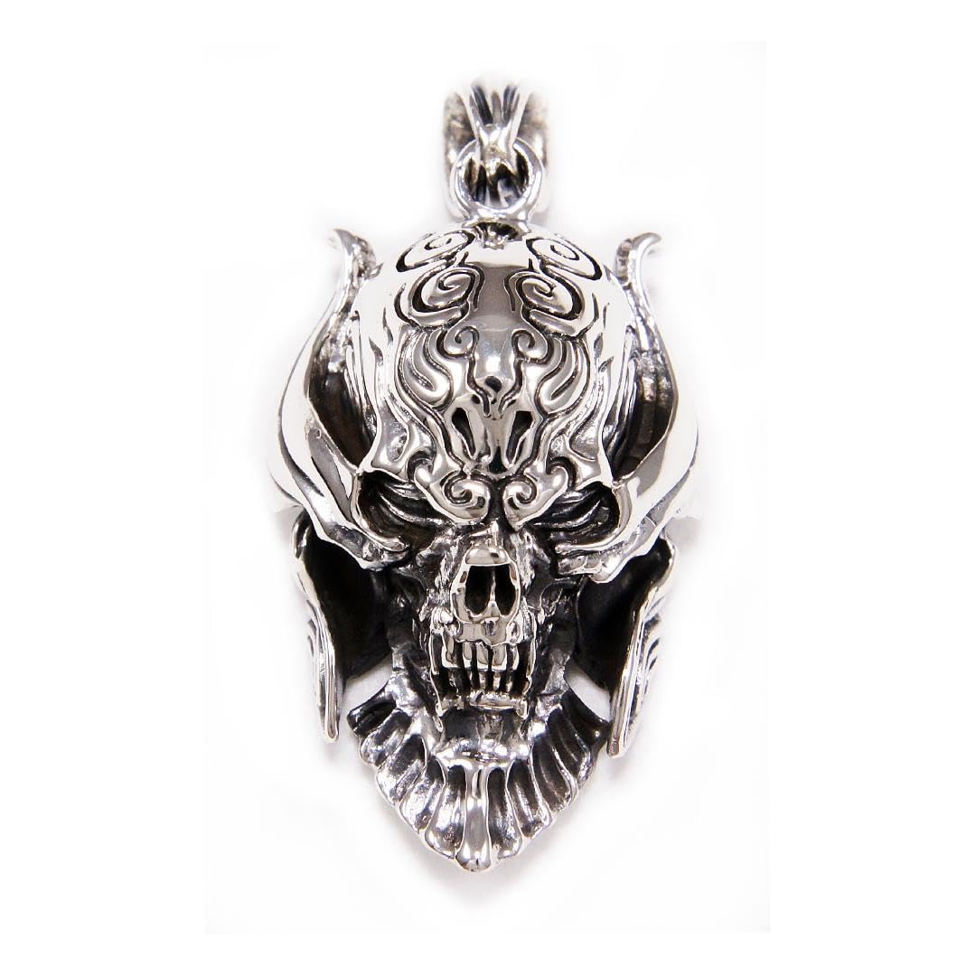 Amazon.co.jp: 牙狼 GARO 925シルバーペンダント 925刻印あり CS-016 