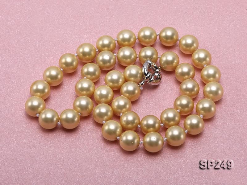 Collier perles de coquille 10mm noué main, l'élégance intemporelle au fermoir clair de lune - 2