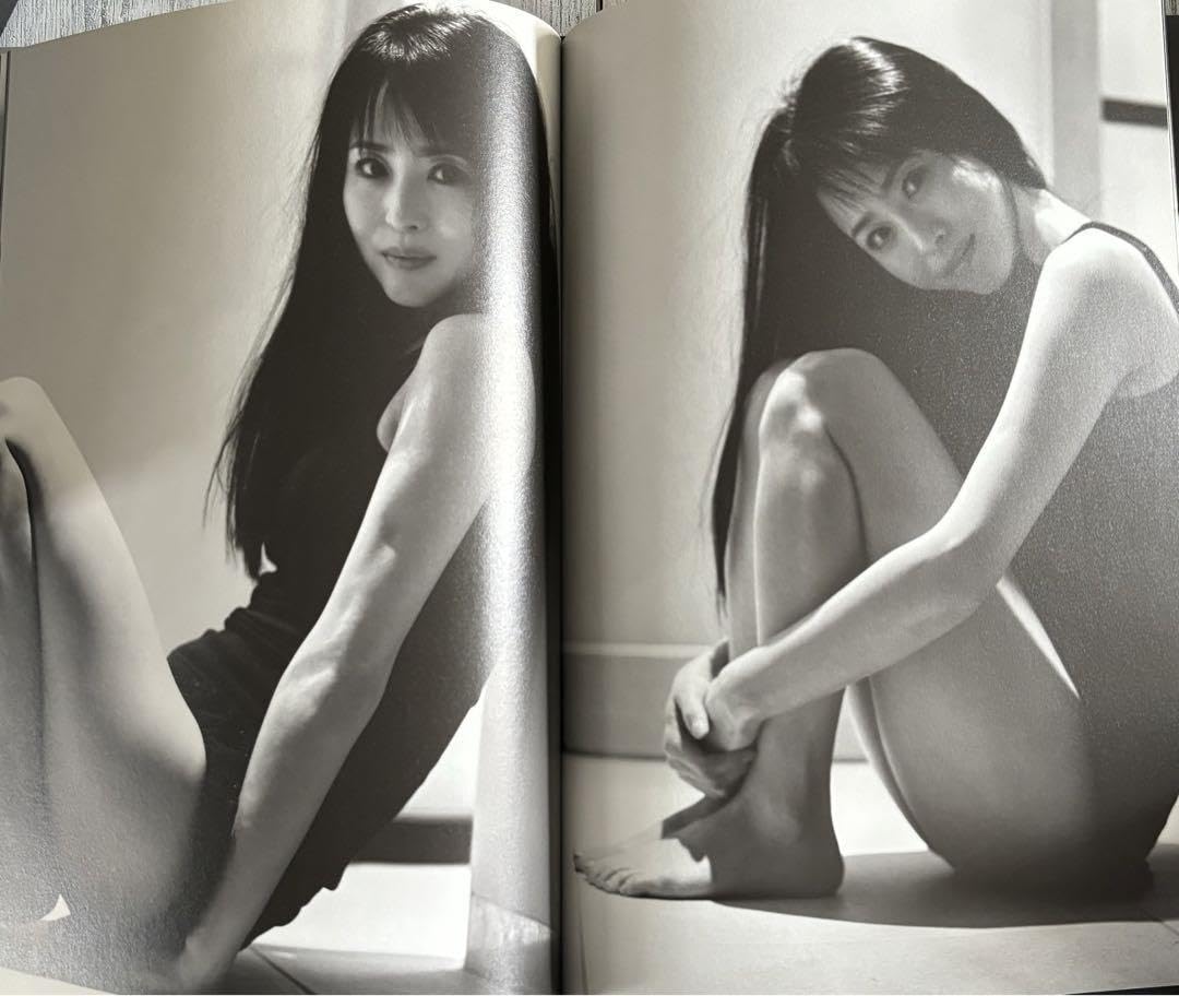 Amazon.co.jp: 松田聖子 写真集 monochrome モノクローム モノクロ