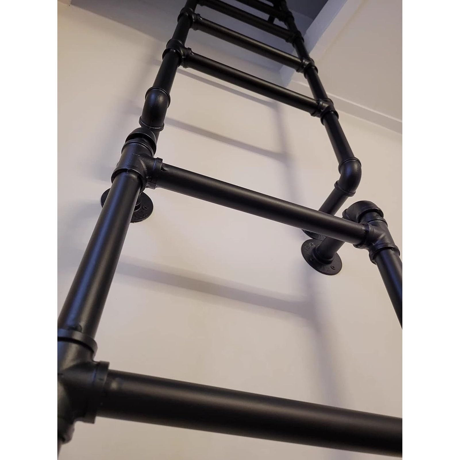 インテリア用梯子ブラック　パイプハシゴ　中古 インテリア用梯子ブラックパイプハシゴ中古