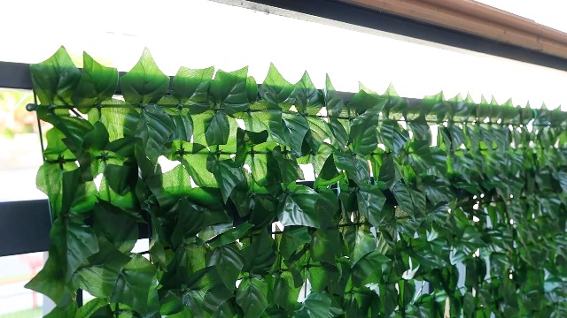 KASZOO Artificial Ivy Privacy Fence Screen - 120x40in Artificial Faux Privacy Fence Panel Artificial Green Wall Balcony Privacy Screen Decoration for Patio, Balcony, Wall, Backyard Indoor Outdoor