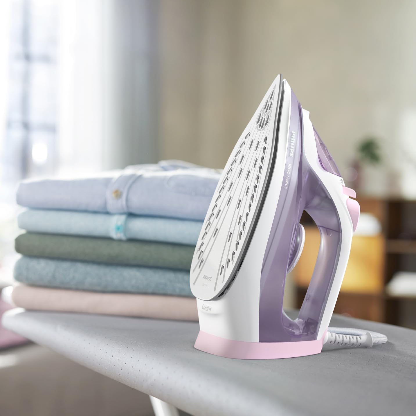 Philips fer à repasser Série 3000 - Puissance Fer à Vapeur 2000W, Effet Pressing 140 g, Débit Vapeur Continue 30 g/min, Semelle en Céramique Anti-Rayures, Réservoir 300ml, Mauve/blanc (DST3010/30)