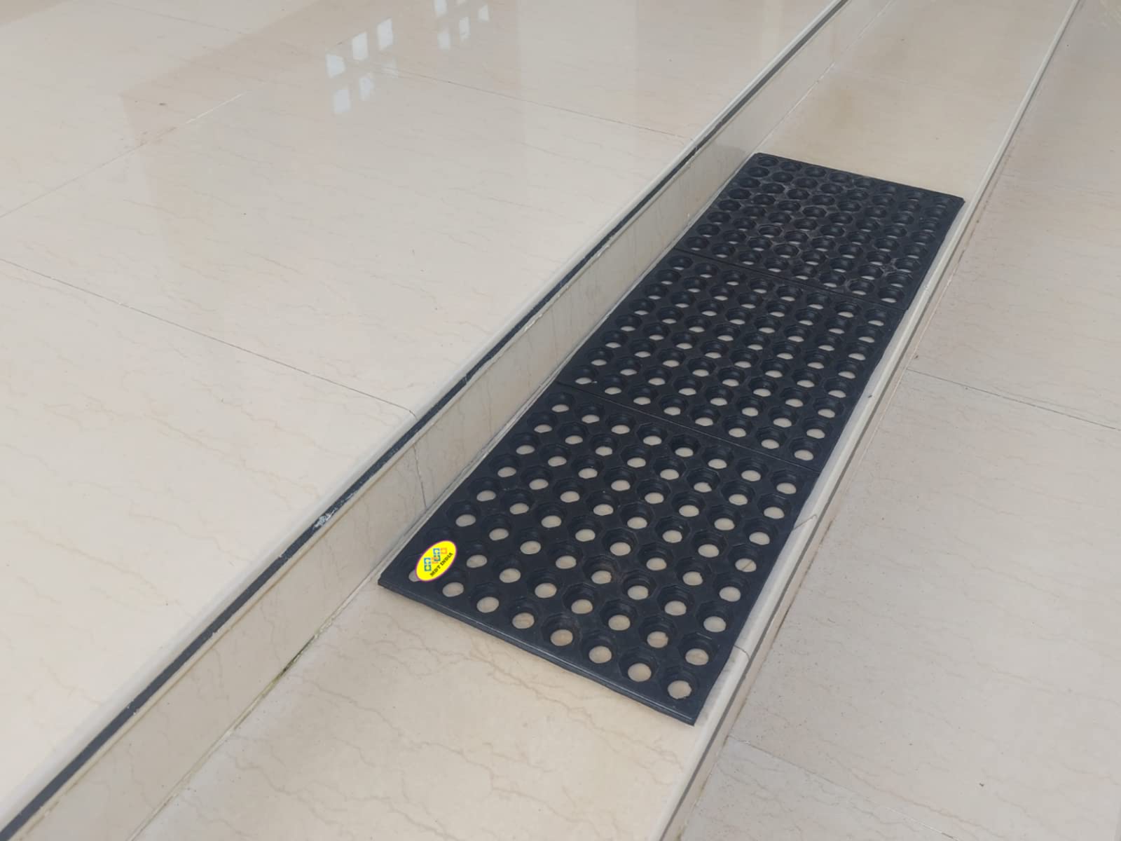 MDT India Step MAT Rubber Anti Slip with Molded Drain Hole(808-3 Feet x 1 Feet) (B0B6TN8B5F) Amazon Price History, Amazon Price Tracker