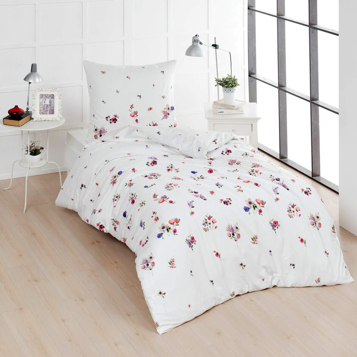 Traumschlaf Mako-Satin Bettwäsche mit Blumen – hochwertige Baumwoll-Bettwäsche im Aquarell-Design – weich, atmungsaktiv & angenehm kühl – waschbar bis 60°C – 200 x 220 cm + 2 Kissenbezüge 80 x 80 cm