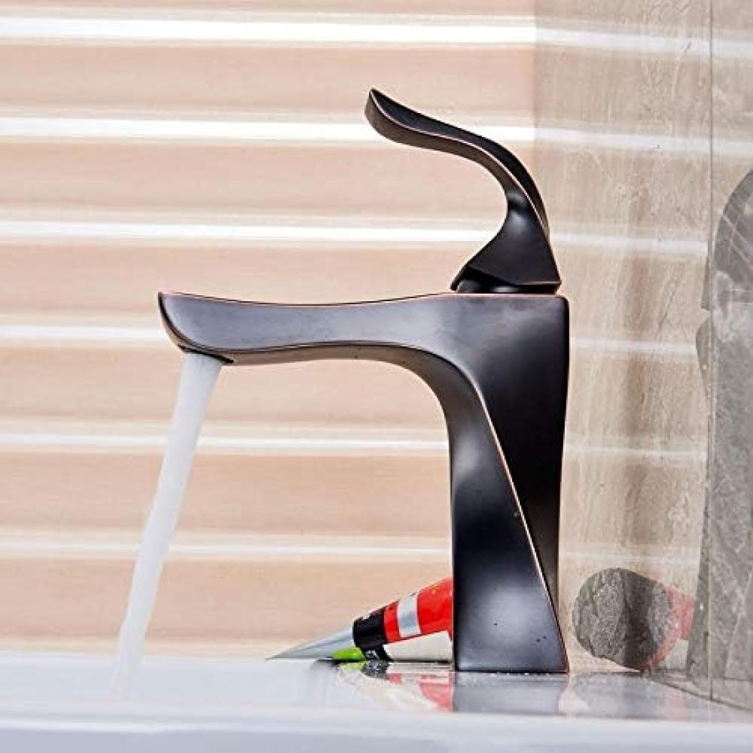 Grifos de baño de diseño vanguardista y cuerpo metálico macizo 5