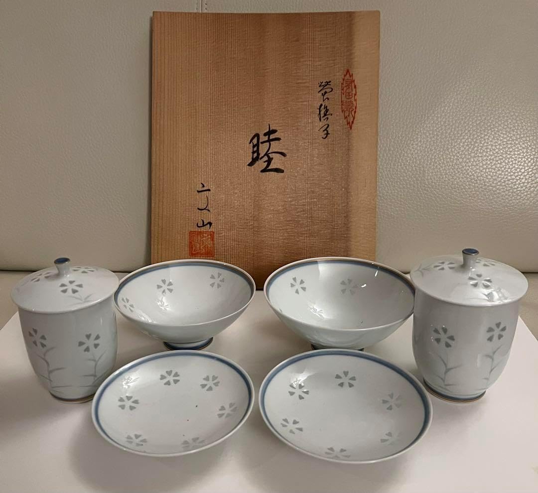 有田焼 睦美 ホタル彫の撫子柄 夫婦茶碗/小皿/湯呑みセット 木箱入り