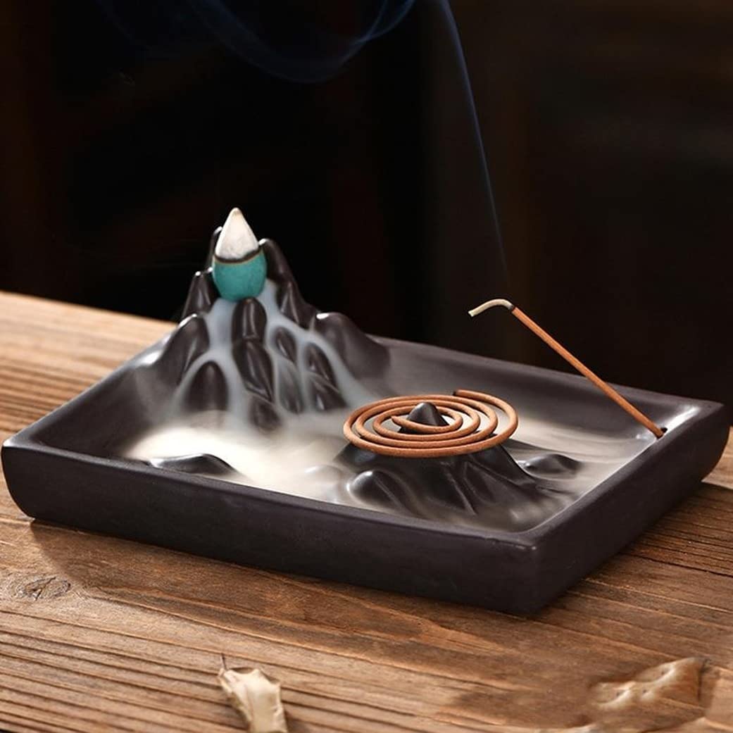 Brûleur d'encens à reflux au salon pour méditation et calme zen