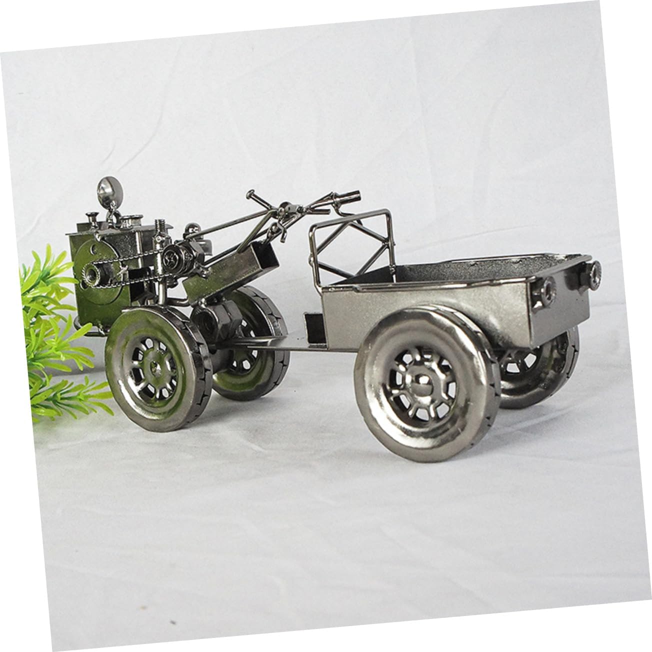 Vintage Metal Tractor Model Retro Iron Art Sculpture for Desktop Decor Creative Ornament Movable Bucket for Farmhouse Enthusiasts