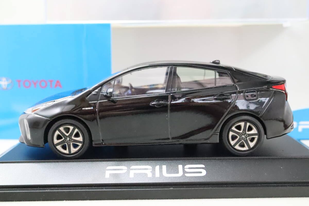 1/30 トヨタプリウス 2023カラーサンプル アティチュードブラックマイカ Amazon | 1/30 トヨタ 新型プリウス PRIUS 非売品 カラーサンプル