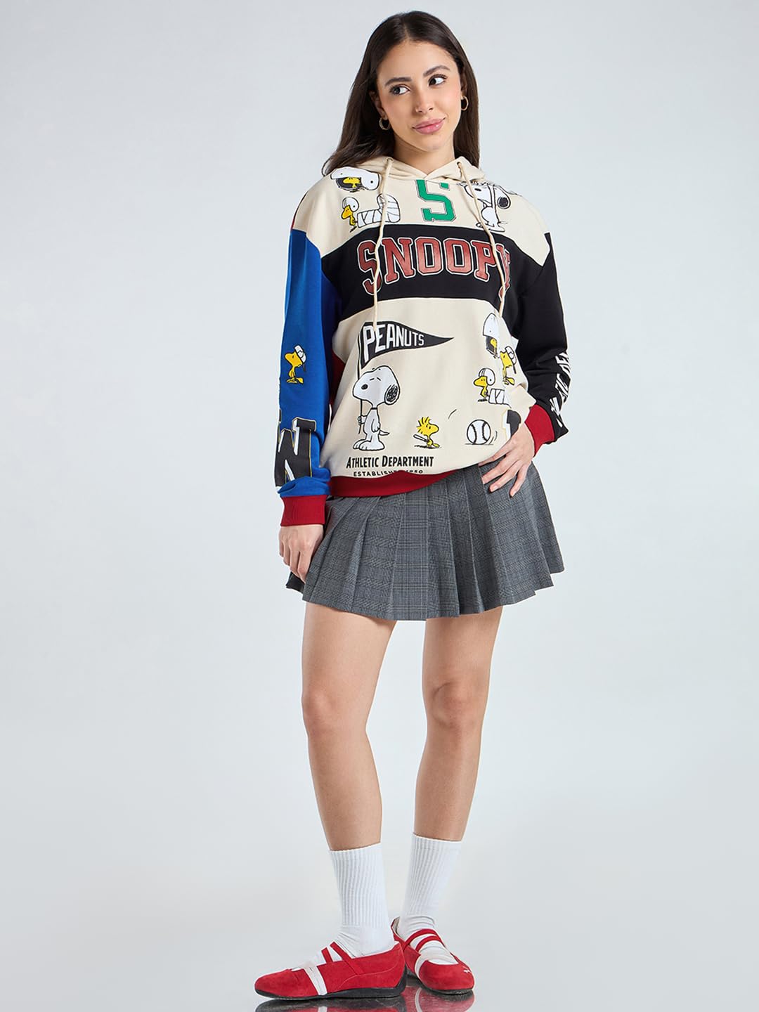 Bewakoof Felpa con cappuccio ufficiale Peanuts Merchandise Snoopy da donna con stampa grafica oversize a maniche lunghe in misto cotone