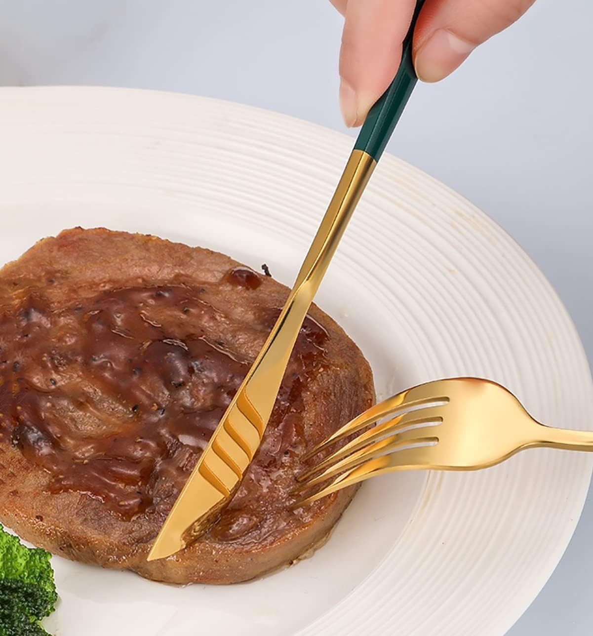 Silverware Flatware Cutlery Set, 24PCS Dinnerware Set Travel Camping Cutlery Steak Knife Fork Set Reusable Coffee Spoon Metal Fork Portable Dinnerware Set (Color : Black-Gold)