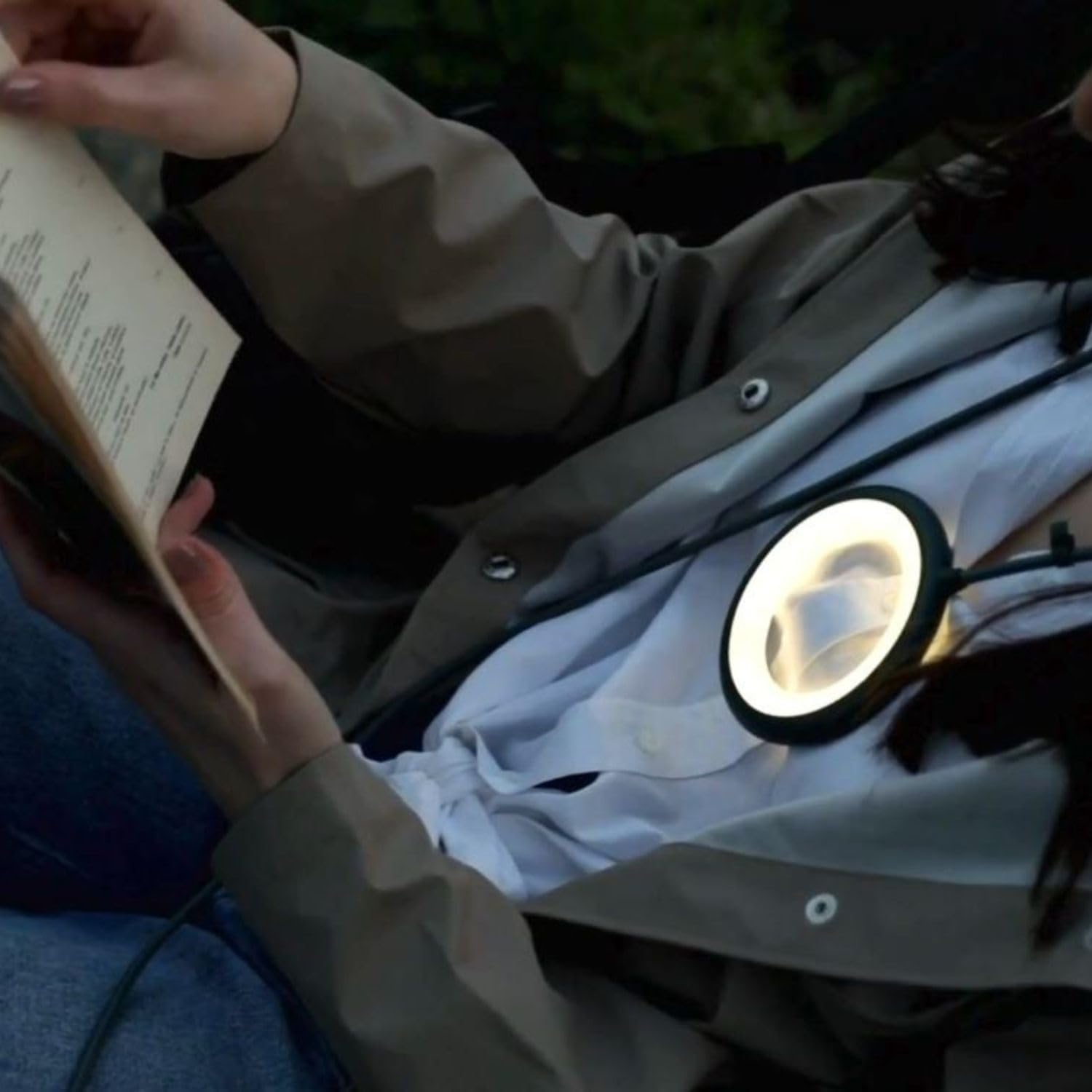 Lampada da Lettura Bily Nera, Nomade e Compatta, LED con 3 Livelli di Luminosità, Funziona senza Batterie né Pile, Ideale per Lettura, Lavoro a Maglia, Viaggio