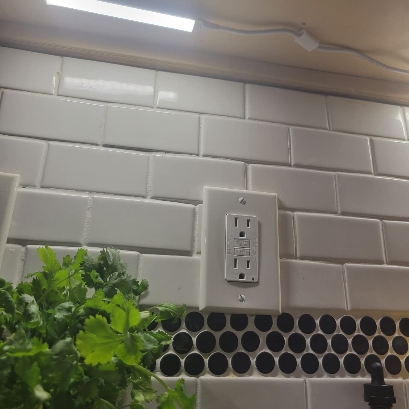 BLACK+DECKER LED Under Lighting Kit, Cool White, Stick up