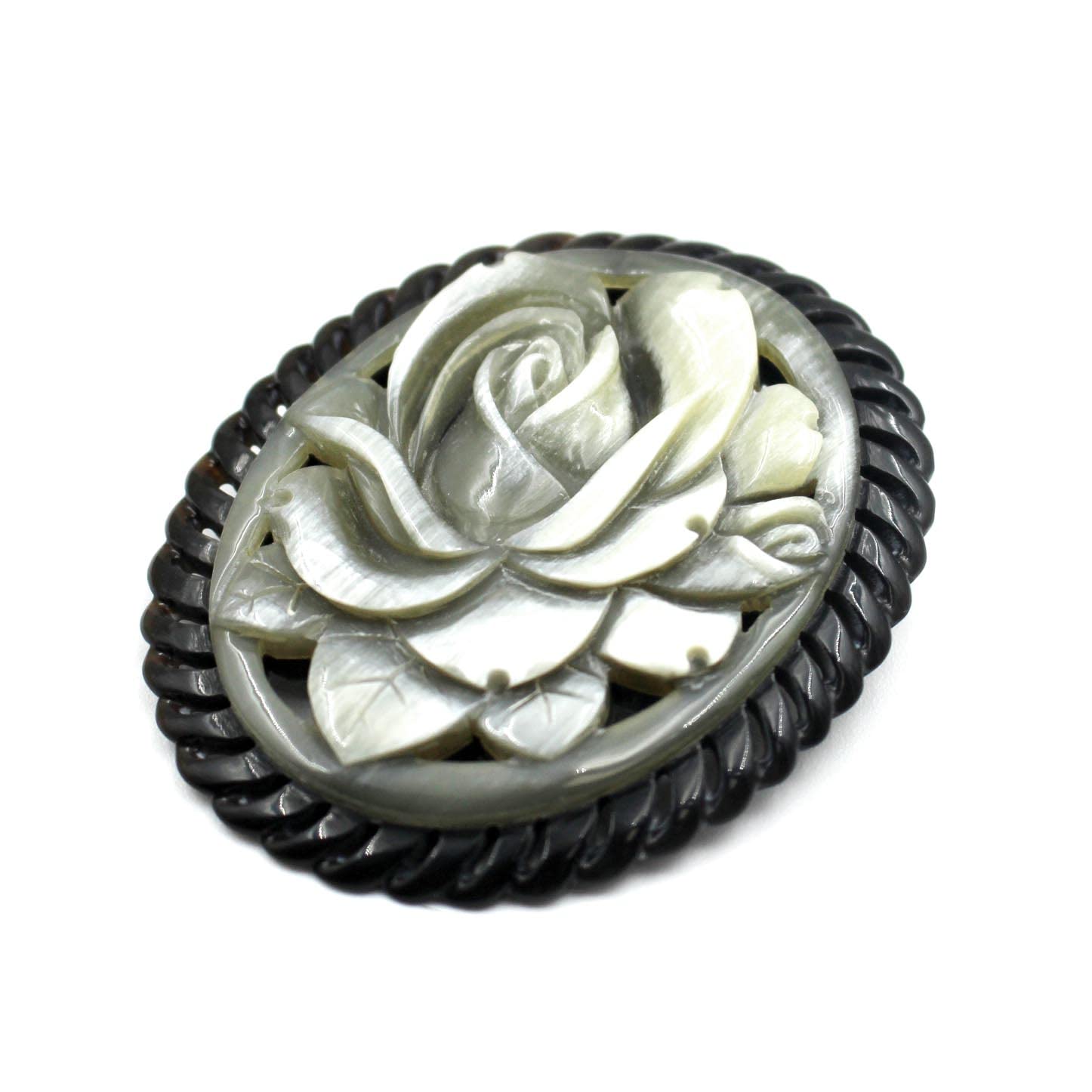 白水牛 黒水牛 薔薇 彫ブローチ 約縦58×横59ミリ 大ぶり 落下防止シリコン付 熟練した職人の 手彫り ハンドメイド