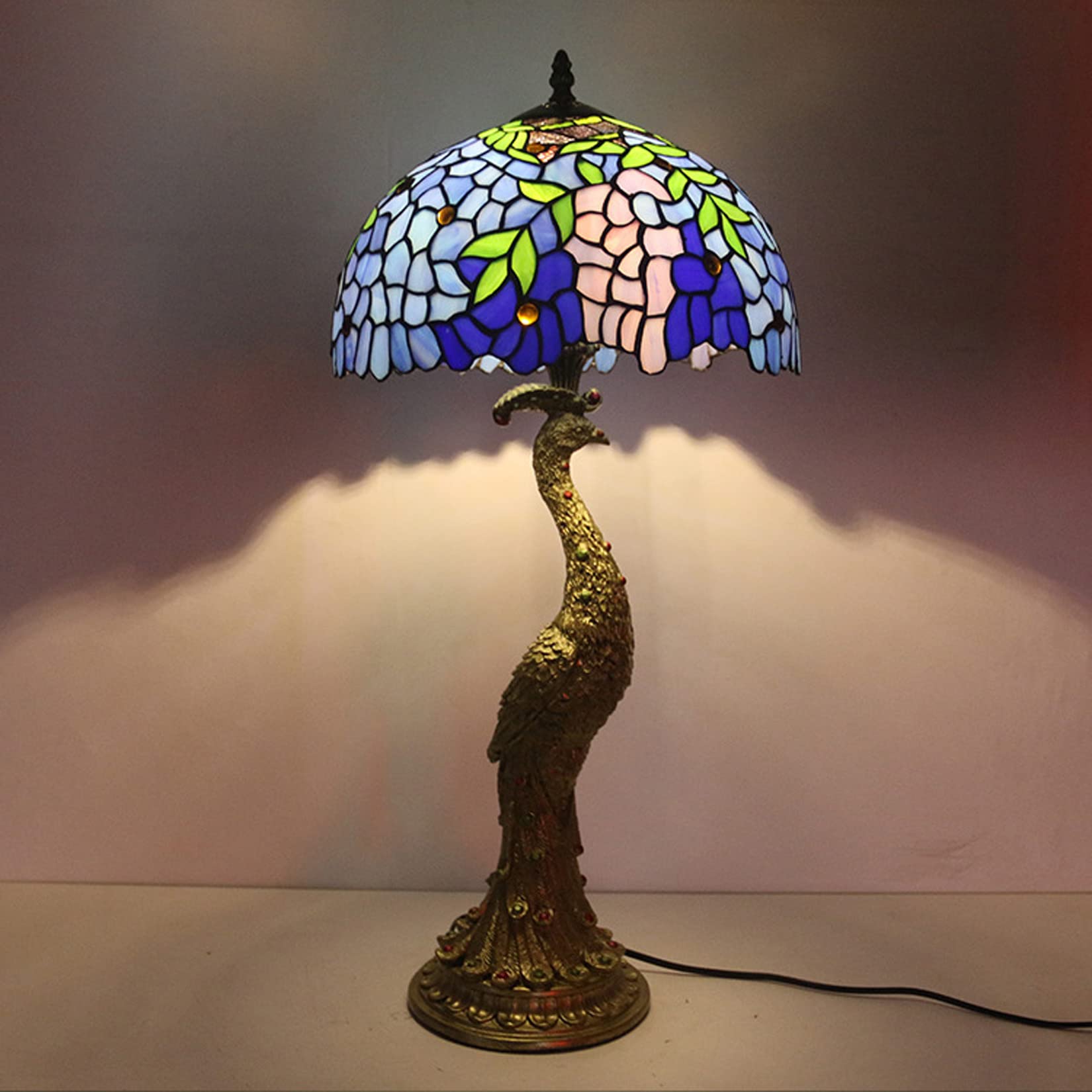 BOTOWI Tiffany-Stil Pfau Tischlampe Pastorale Nachttischlampe aus Buntglas Trauben Glyzinien Schreibtisch-Leselampen für Schlafzimmer-Nacht-Café-Bar, 12 Zoll,Wisteria