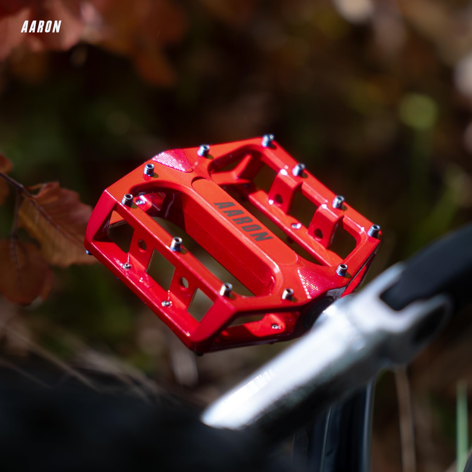 AARON Rock - Pedali Mountain Bike in Alluminio con Cuscinetti a Sfera sigillati - Antiscivolo con Piedini sostituibili - Superficie a Piattaforma per Bici elettrica, MTB, da Trekking, ECC.